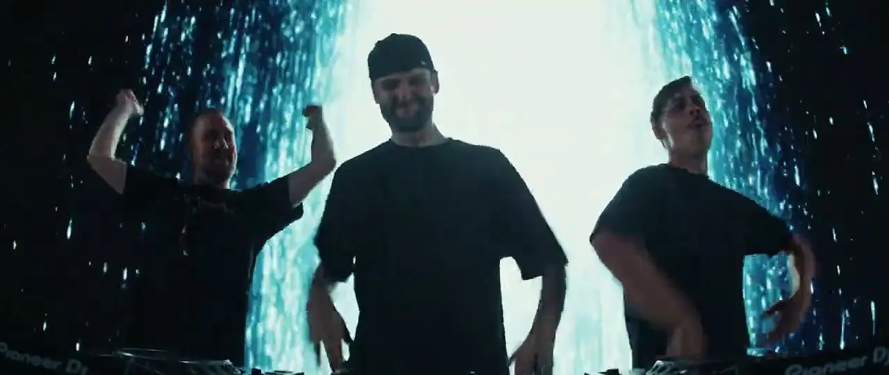 Ole Sturm, GRUNENBERG and White Zoo DJing in front of a glowing blue backdrop